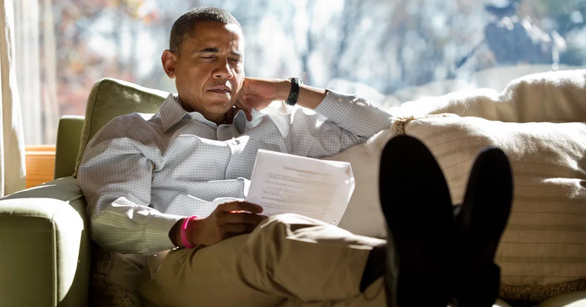 Blinkist ad using an editorial photo of Barack Obama reading on a couch